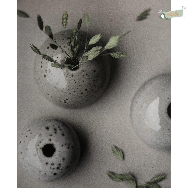 Lille fin vase til små blomster i stone-look fra dbkd