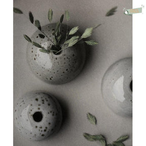 Lille fin vase til små blomster i stone-look fra dbkd